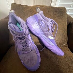 Li-Ning Way of Wade 10 basketball shoe in the "Lavender" Men’s size 11